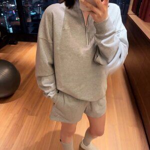 Alo's celebrity-similar grey half-zip stand-up collar hoodie, a sporty top